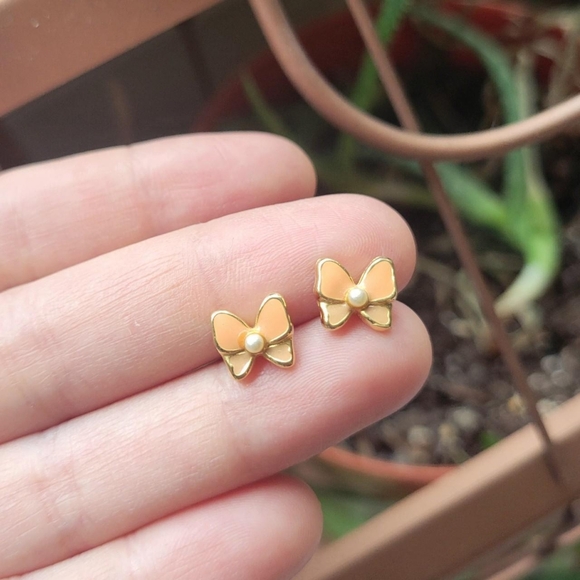 Vintage Dainty Tiny Butterfly Enamel Faux Pearl Stud Earrings - Picture 2 of 6